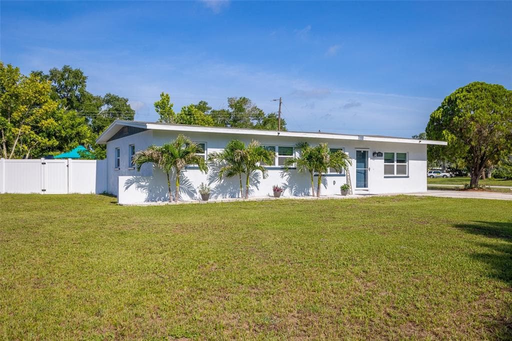8792 QUAIL ROAD SEMINOLE, FL 33777