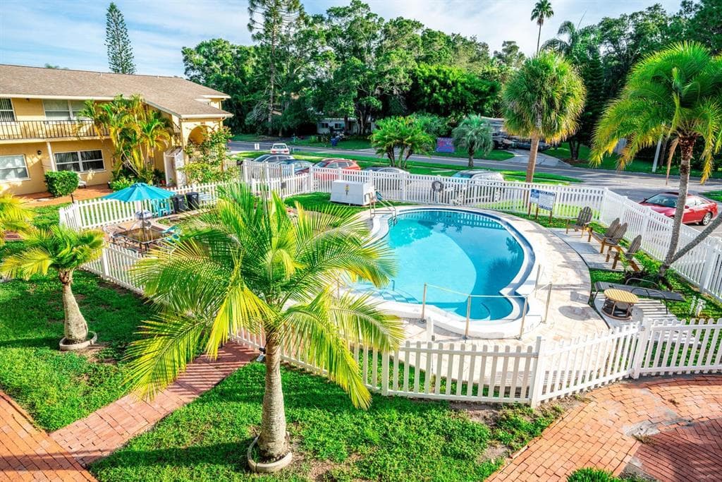 6810 PARK STREET S UNIT 16 SOUTH PASADENA, FL 33707