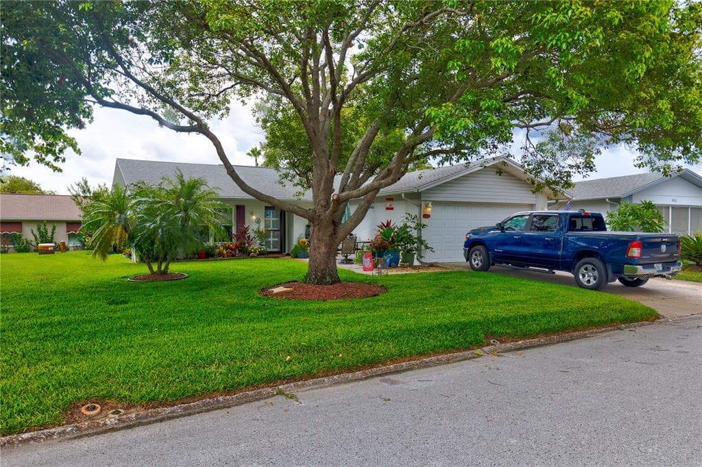 8205 LORA DEL RIO DRIVE PORT RICHEY, FL 34668