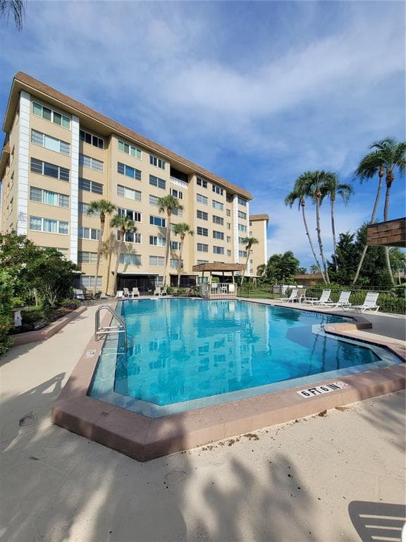8950 PARK BOULEVARD UNIT 102 SEMINOLE, FL 33777