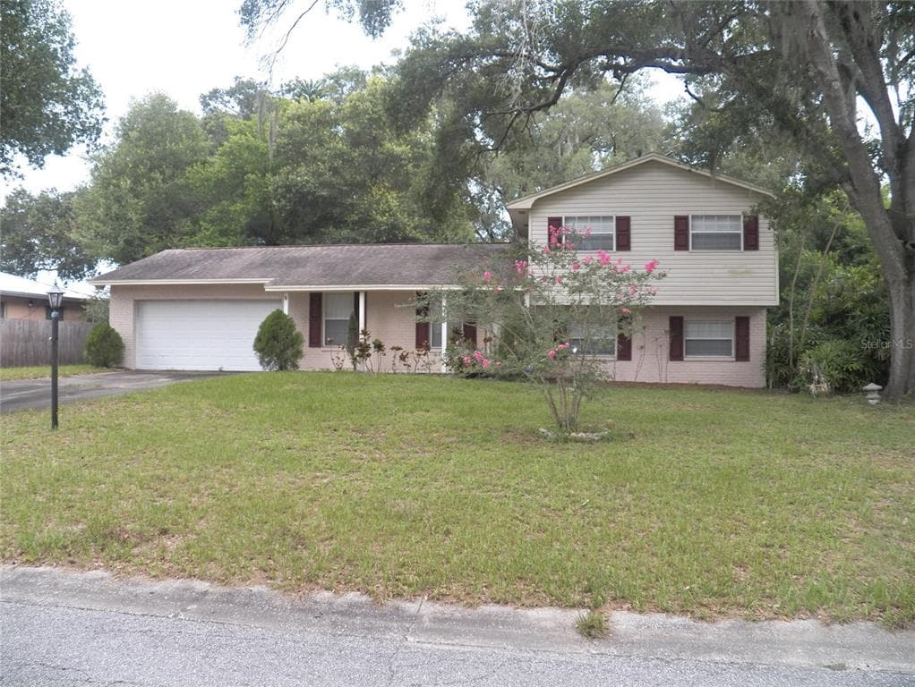1104 LADY GUINEVERE DRIVE VALRICO, FL 33594