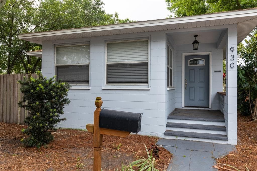 930 34TH AVENUE N ST PETERSBURG, FL 33704