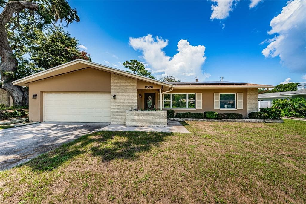 1576 ROSERY ROAD NE