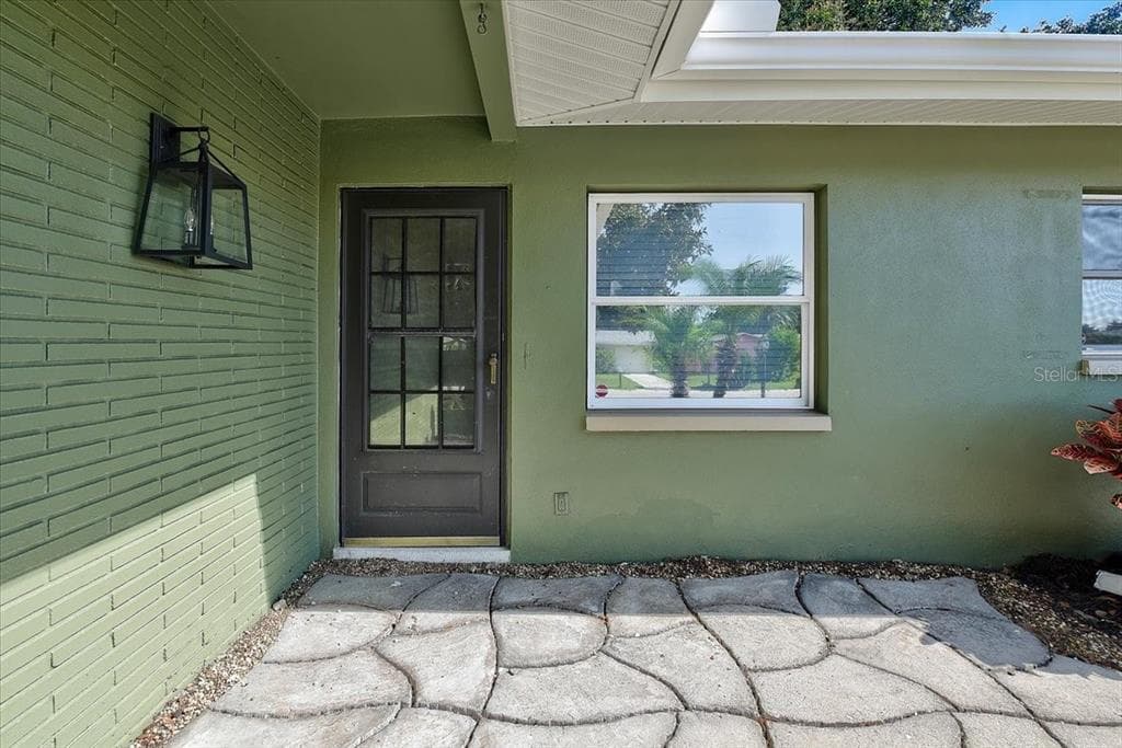 2347 CHAUCER STREET CLEARWATER, FL 33765