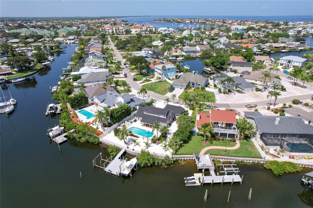 6617 DOLPHIN COVE DRIVE APOLLO BEACH, FL 33572