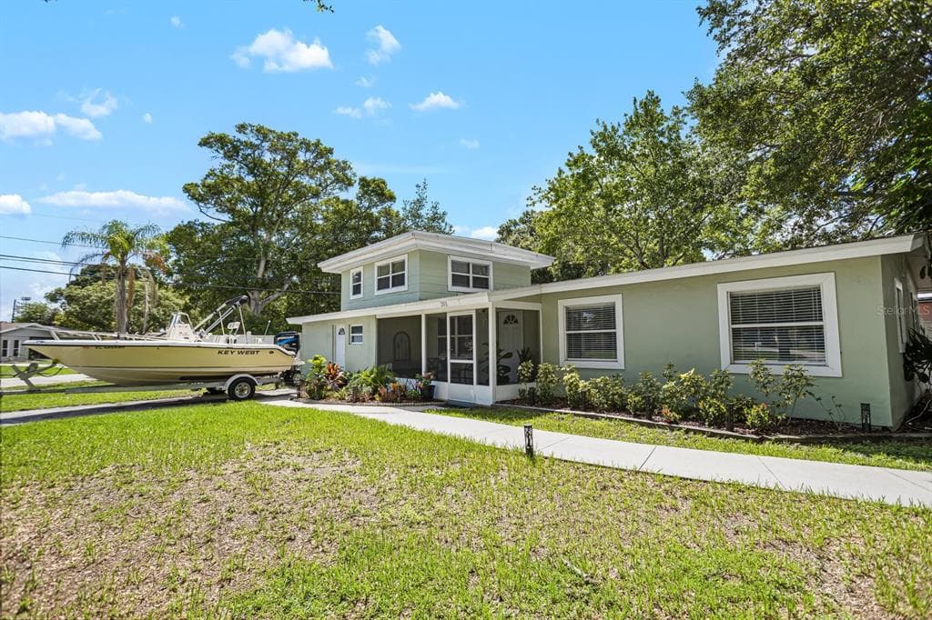 201 EMERALD LANE