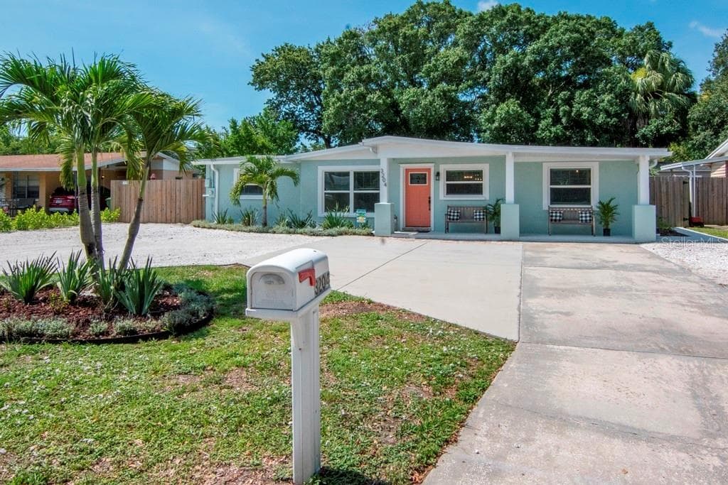 3204 W PEARL AVENUE TAMPA, FL 33611