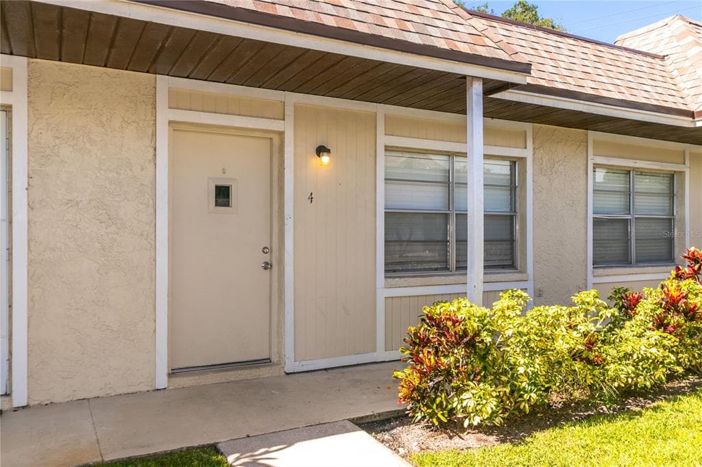 694 GREEN VALLEY ROAD UNIT D4 PALM HARBOR, FL 34683