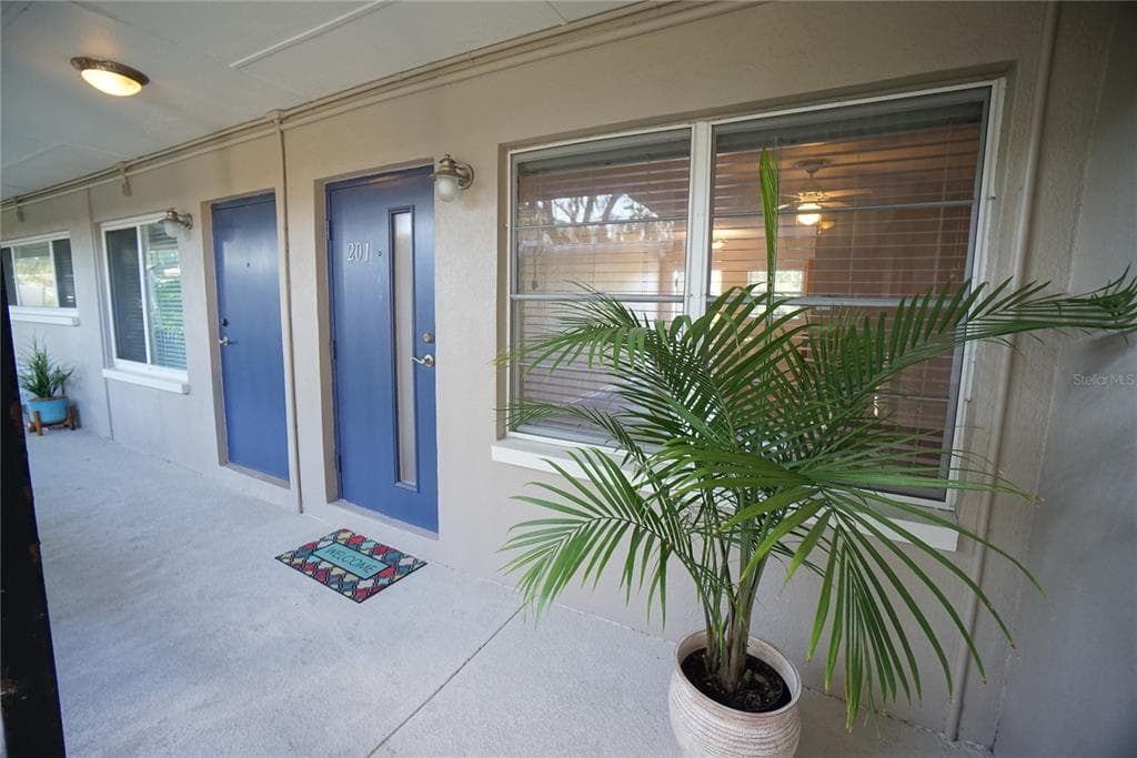 212 S CHURCH AVENUE UNIT 201 TAMPA, FL 33609