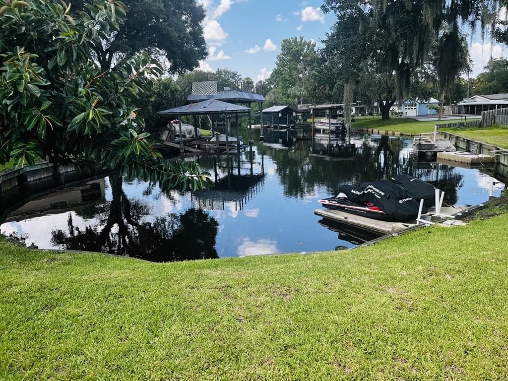9945 RIVER DRIVE GIBSONTON, FL 33534
