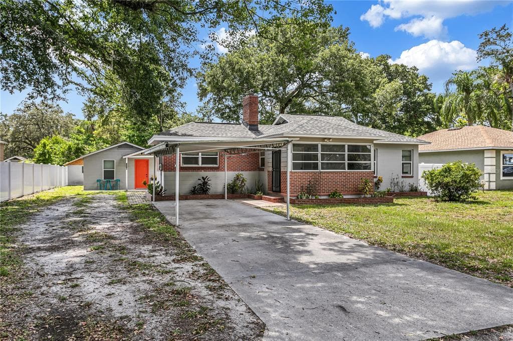 8716 N TAMPA STREET TAMPA, FL 33604