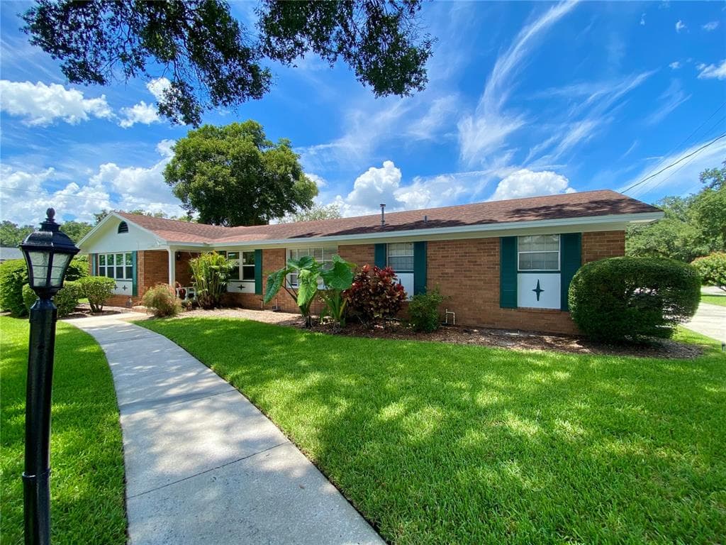 1403 LEIGHTON AVENUE LAKELAND, FL 33803