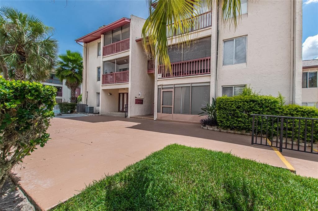 8602 HURON COURT UNIT 51 TAMPA, FL 33614