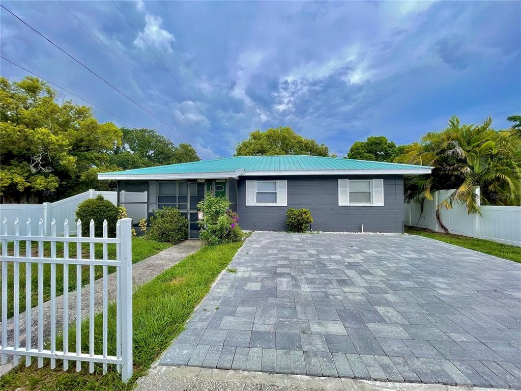 3725 PHILLIPS STREET TAMPA, FL 33619