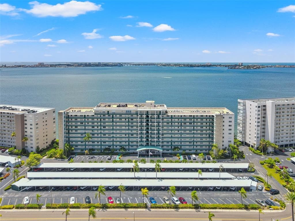 6020 SHORE BOULEVARD S UNIT 703 GULFPORT, FL 33707