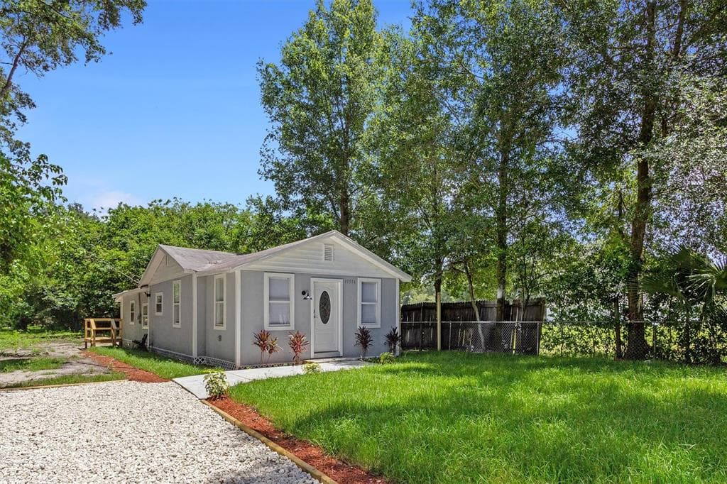 10516 MAIN STREET THONOTOSASSA, FL 33592