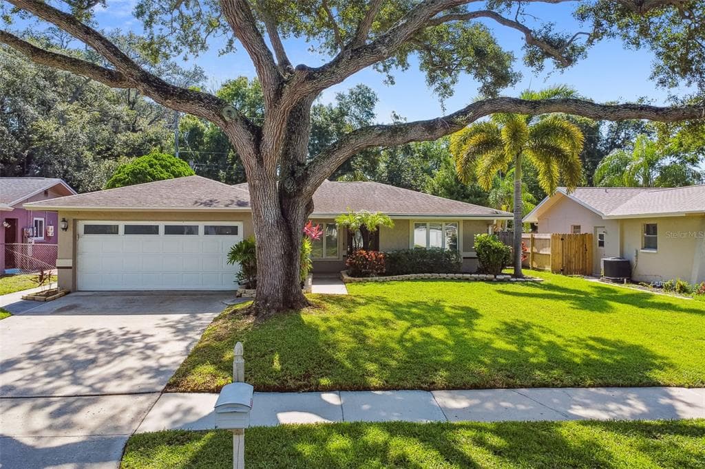5751 APPLECROSS STREET N ST PETERSBURG, FL 33709
