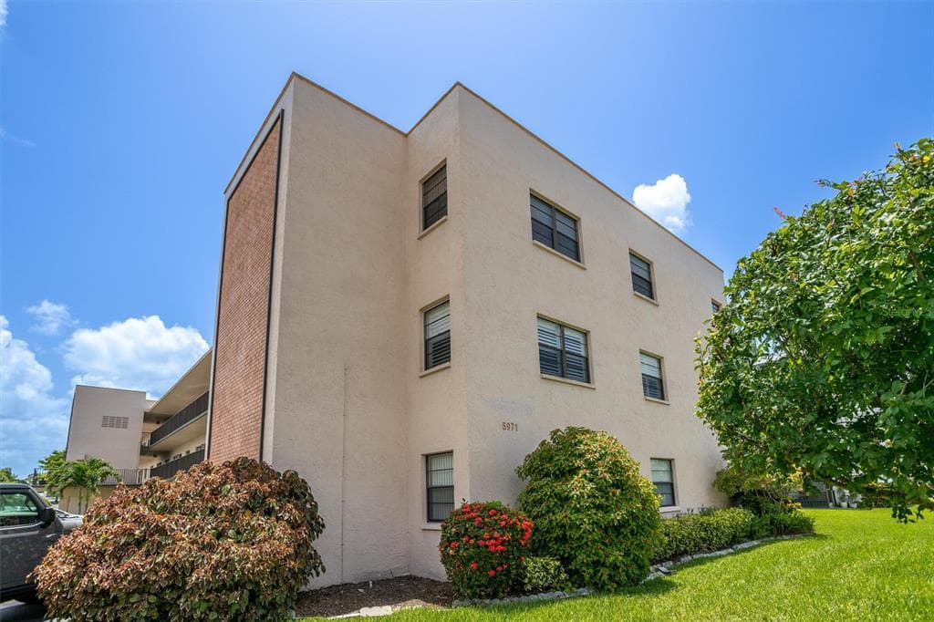 5971 TERRACE PARK DRIVE N UNIT 101 ST PETERSBURG, FL 33709