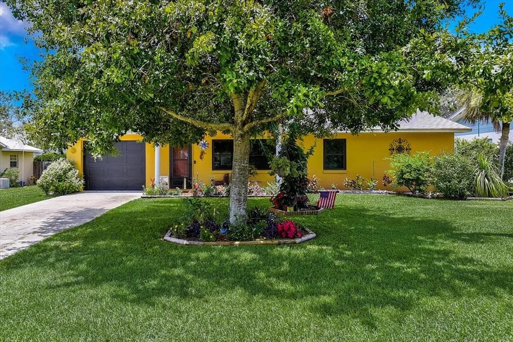 10 S LANTANA AVENUE AVON PARK, FL 33825