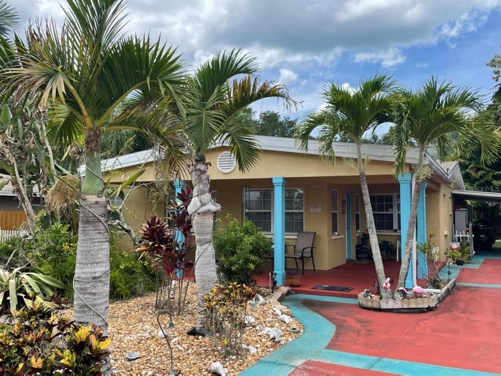 711 BAYSHORE DRIVE TARPON SPRINGS, FL 34689