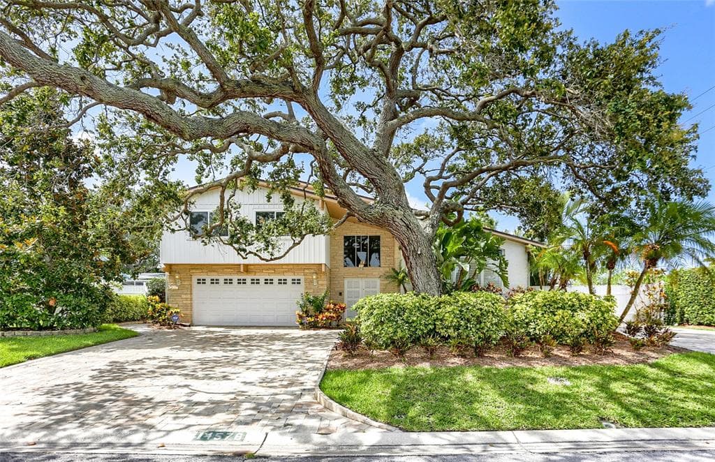 14576 BAY HILLS DRIVE LARGO, FL 33774