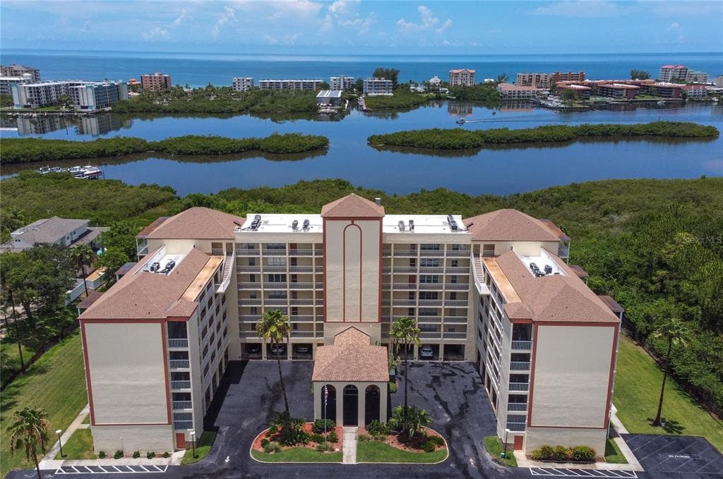 9000 COMMODORE DRIVE UNIT 203 SEMINOLE, FL 33776