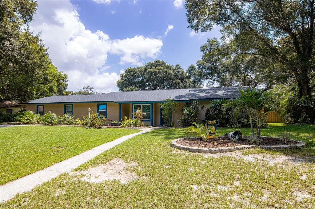 1806 RACHEL COURT