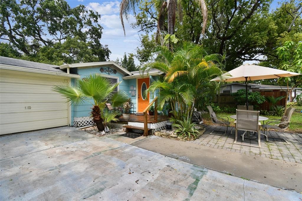 834 MOORE STREET DUNEDIN, FL 34698