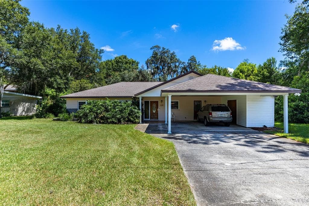 1219 S PINE LAKE DRIVE TAMPA, FL 33612