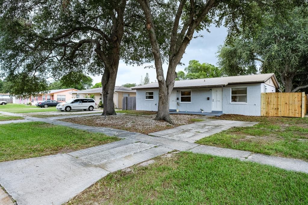 573 73RD AVENUE N ST PETERSBURG, FL 33702