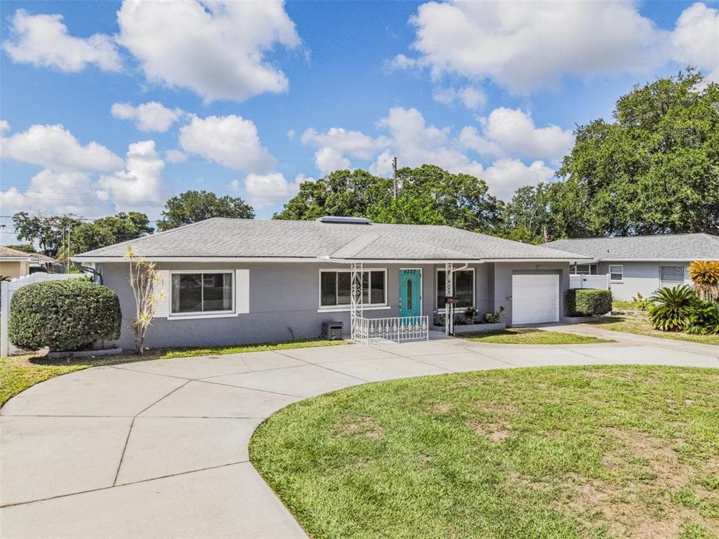 4220 YARDLEY AVENUE N ST PETERSBURG, FL 33713
