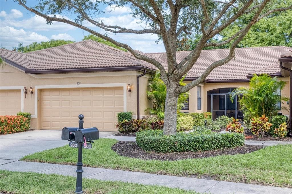 203 SHELL FALLS DRIVE APOLLO BEACH, FL 33572