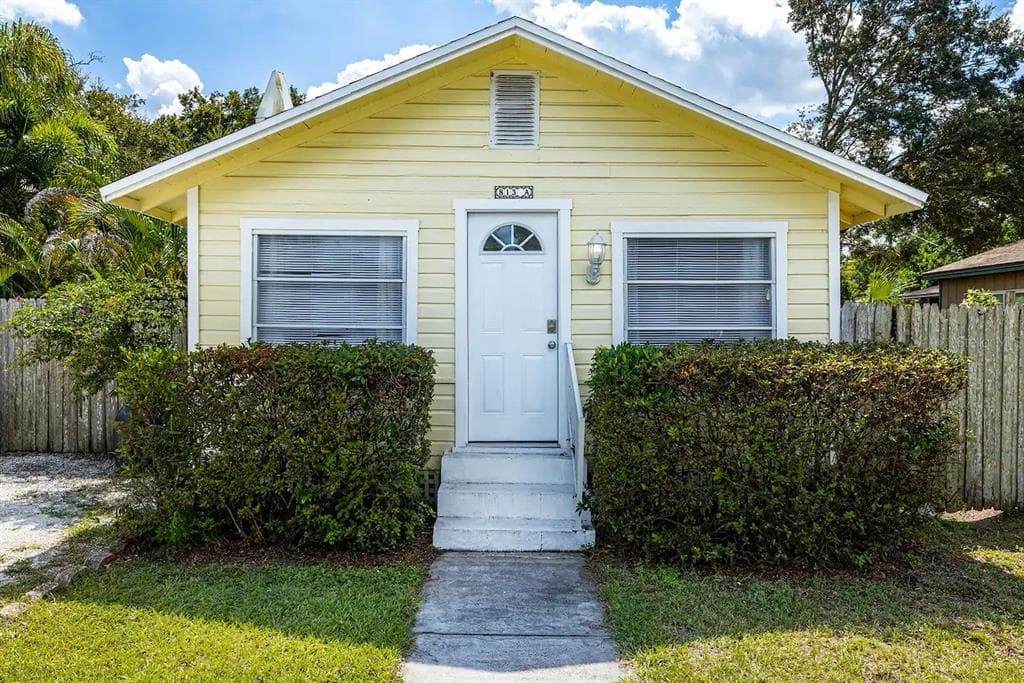 813 3RD AVENUE NW LARGO, FL 33770