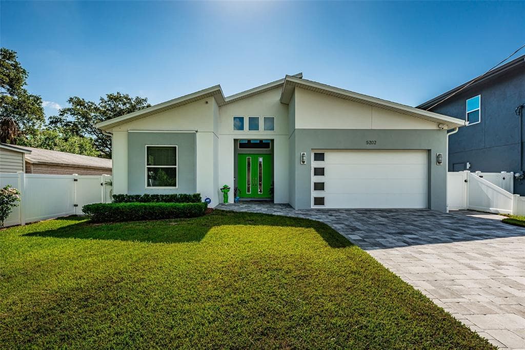 5202 FERN ROW LANE TAMPA, FL 33611