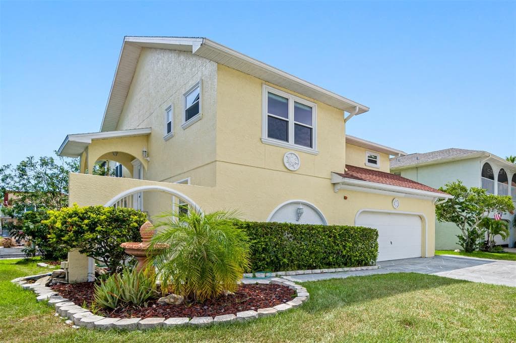 6305 BAYSIDE DRIVE NEW PORT RICHEY, FL 34652