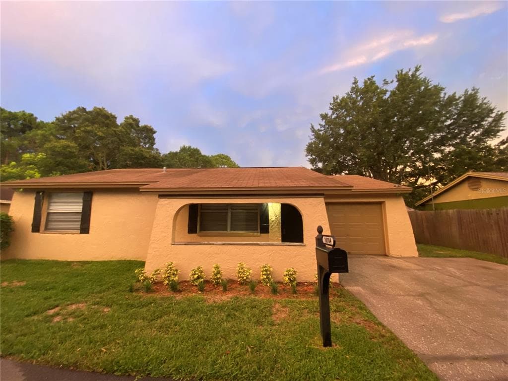 10104 BENBROOK COURT