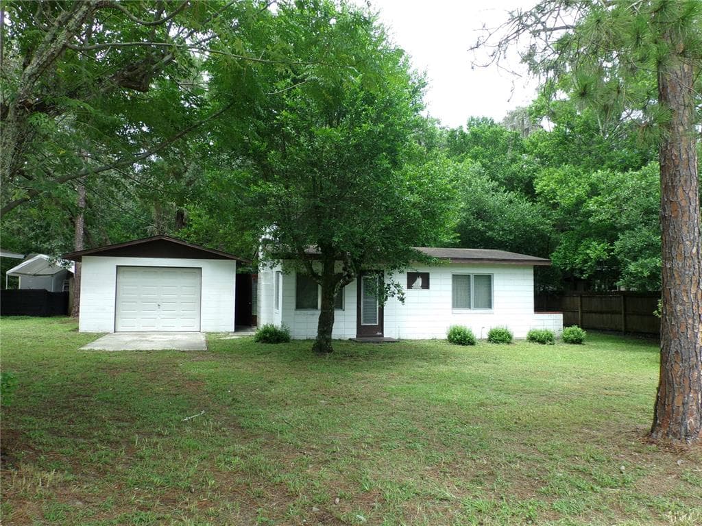 10052 LAKE DRIVE NEW PORT RICHEY, FL 34654