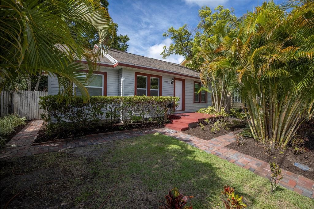 1136 22ND AVENUE N ST PETERSBURG, FL 33704
