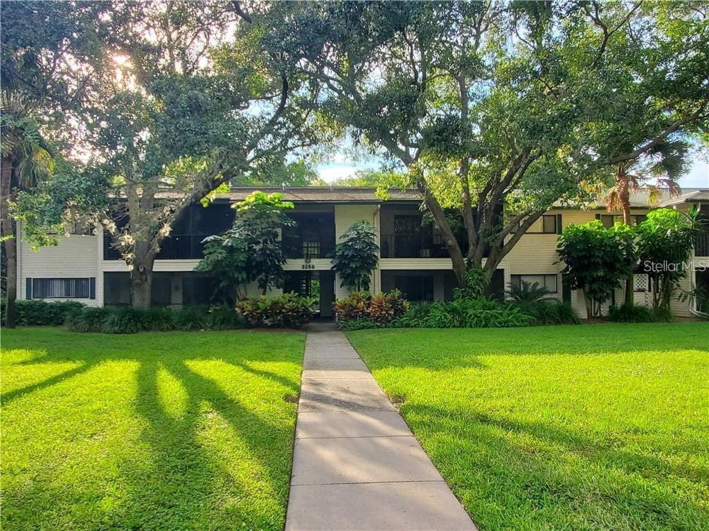 3259 FOX CHASE CIRCLE N UNIT 203 PALM HARBOR, FL 34683