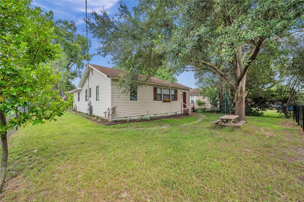 1606 N FERRELL STREET PLANT CITY, FL 33563
