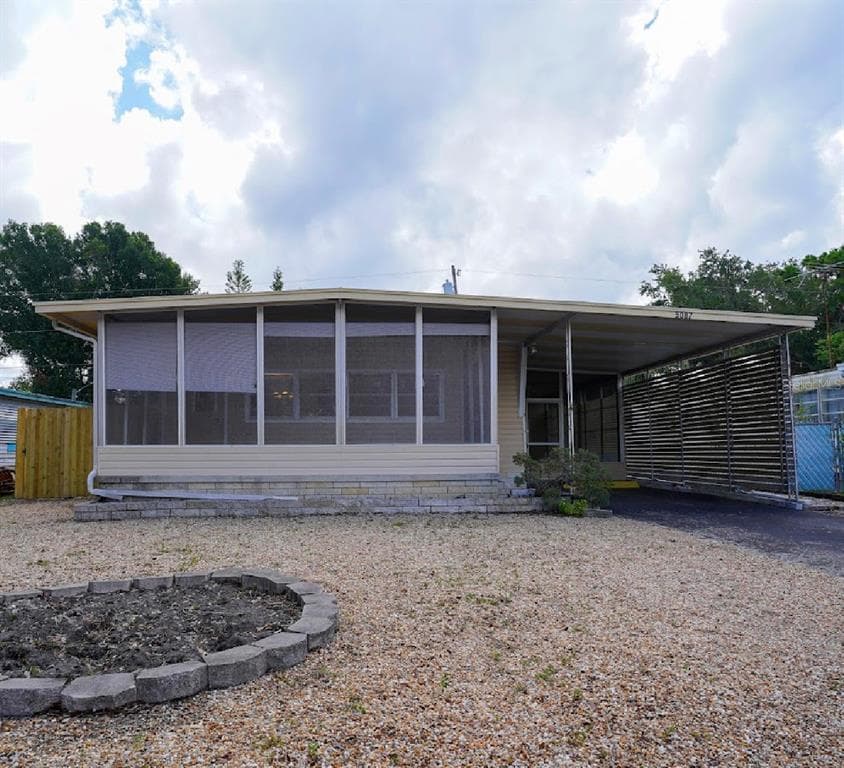 5087 YELLOW PINE STREET N ST PETERSBURG, FL 33709