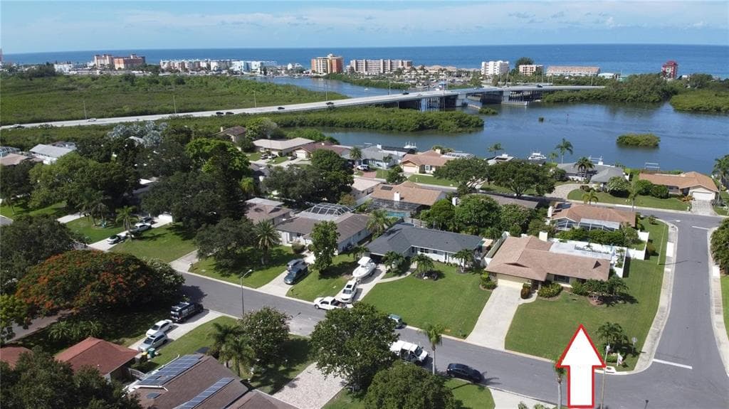 8108 BAYSHORE DRIVE SEMINOLE, FL 33776
