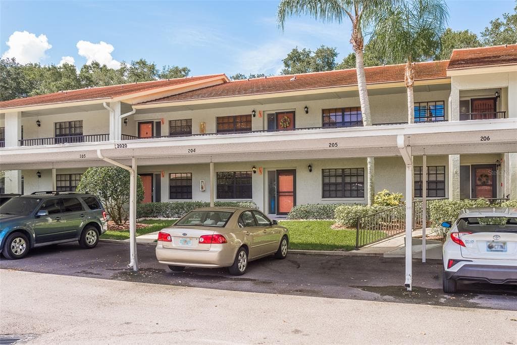 2020 LAKEVIEW DRIVE UNIT 105 CLEARWATER, FL 33763