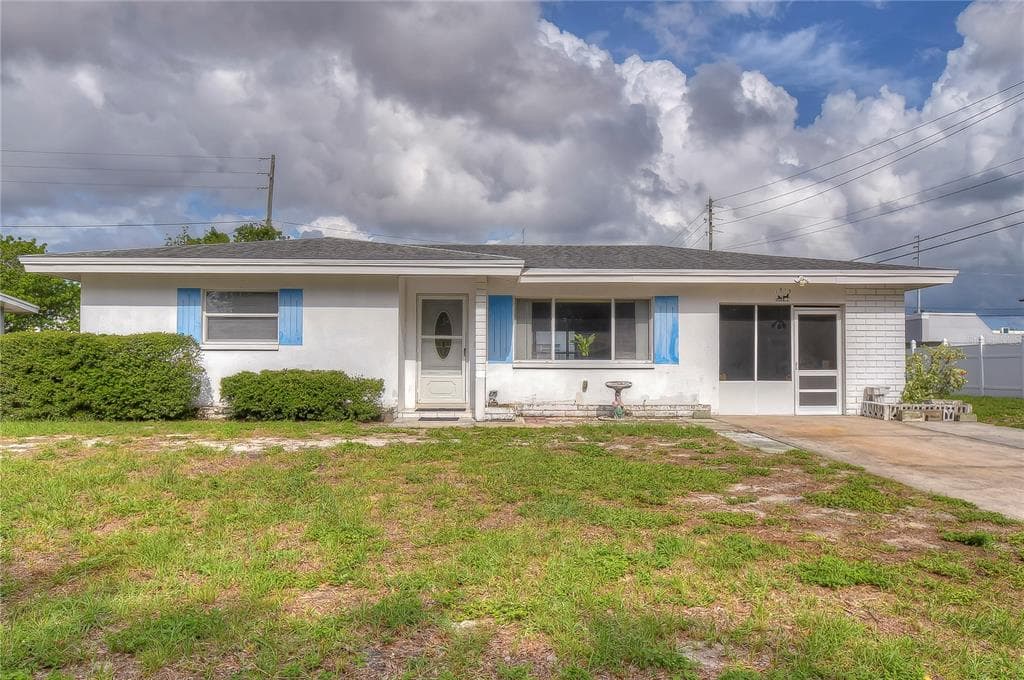 1519 REGINA DRIVE W