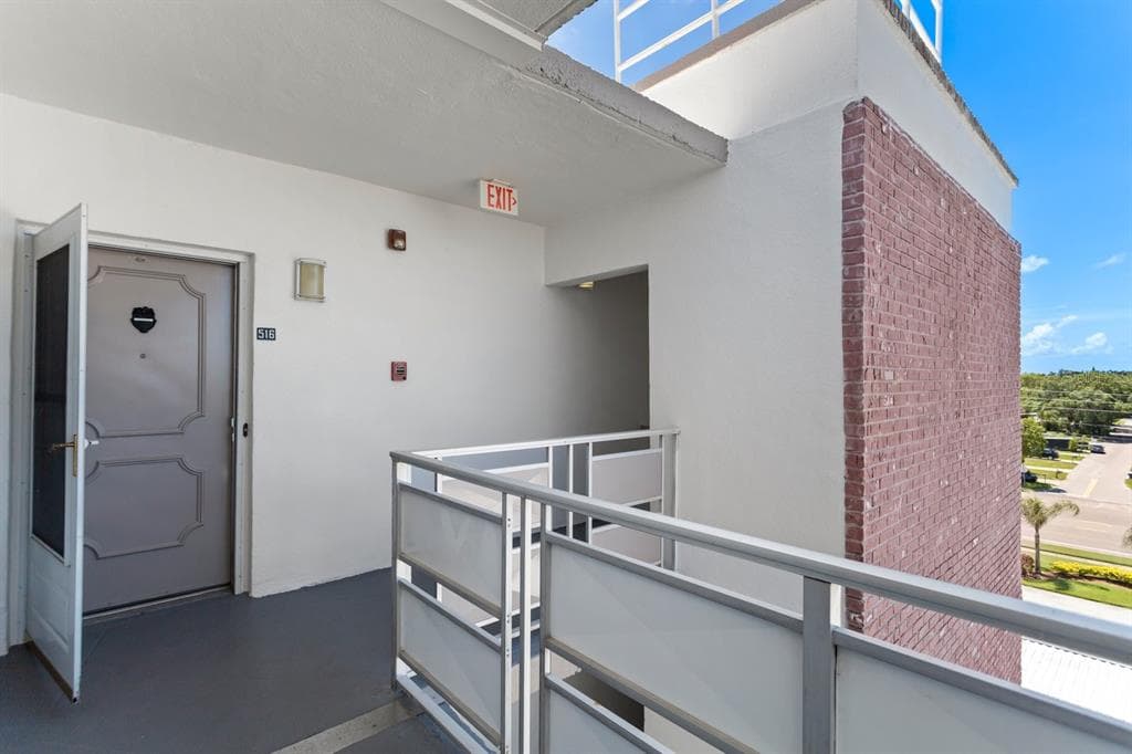 5501 80TH STREET N UNIT 516 ST PETERSBURG, FL 33709
