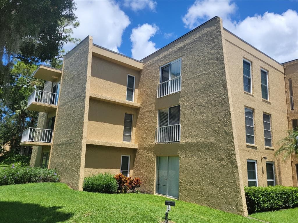 225 COUNTRY CLUB DRIVE UNIT E252