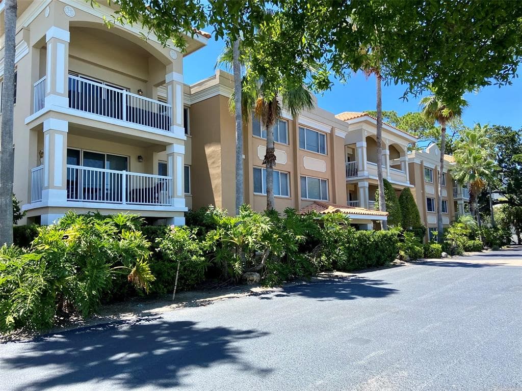 950 BROADWAY UNIT 203 DUNEDIN, FL 34698