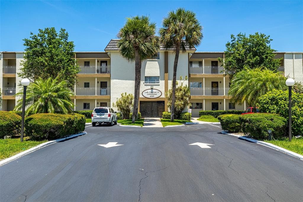 4595 CHANCELLOR STREET NE UNIT 112 ST PETERSBURG, FL 33703