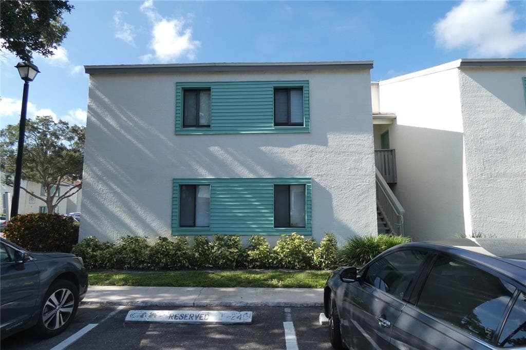 876 116TH AVENUE N UNIT 107 ST PETERSBURG, FL 33716