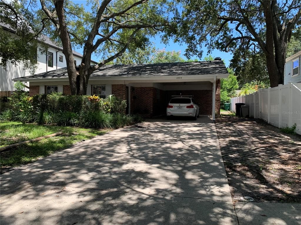 2404 W PARKLAND BOULEVARD TAMPA, FL 33609